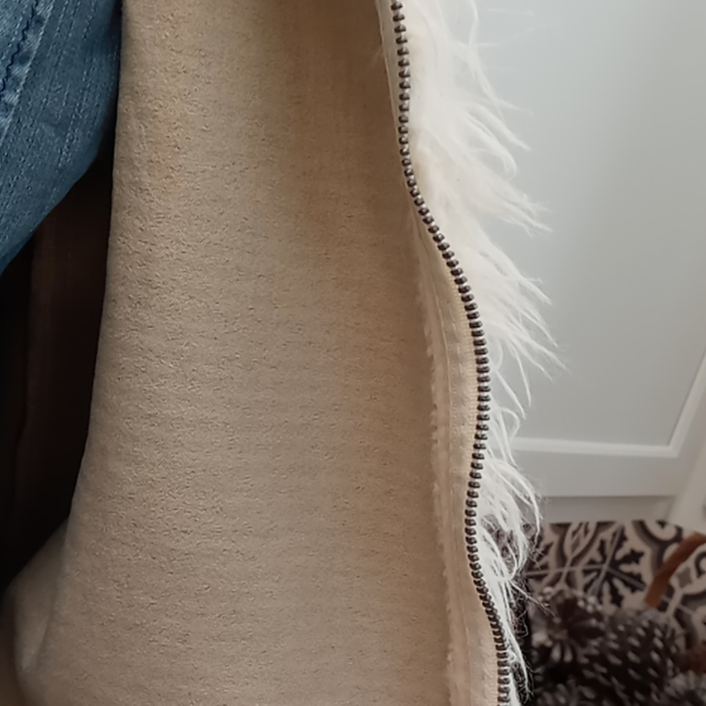 Shearling Vest - Picture 2 of 3